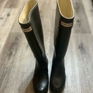 Hunter tall matte black boots